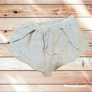 Women shorts pull on white and blue stripe